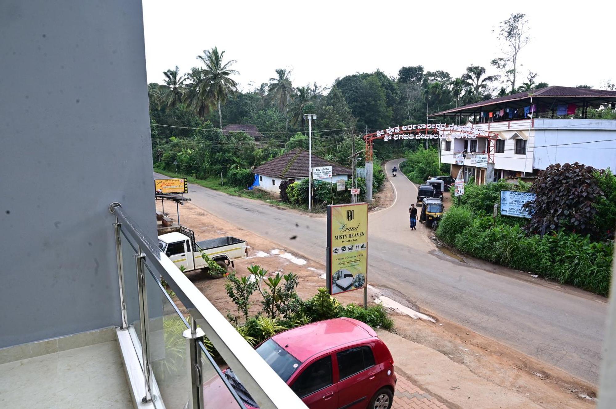 Grand Misty Heaven Villa Madikeri Kültér fotó